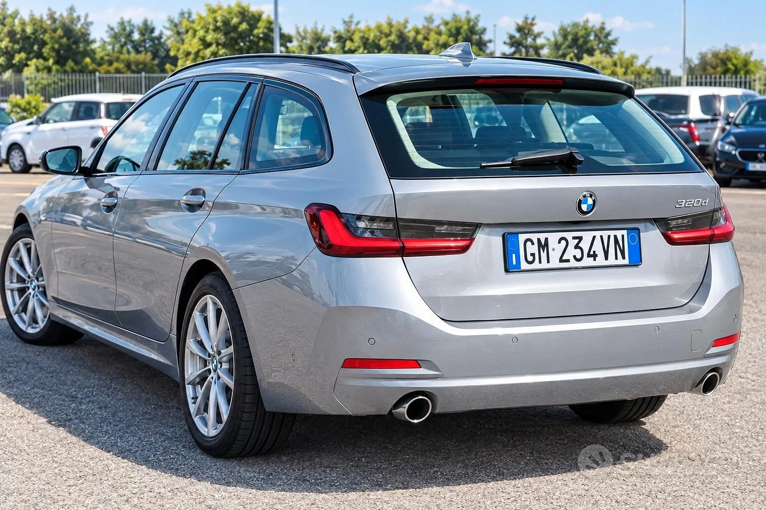 BMW 318 2023 photo 2