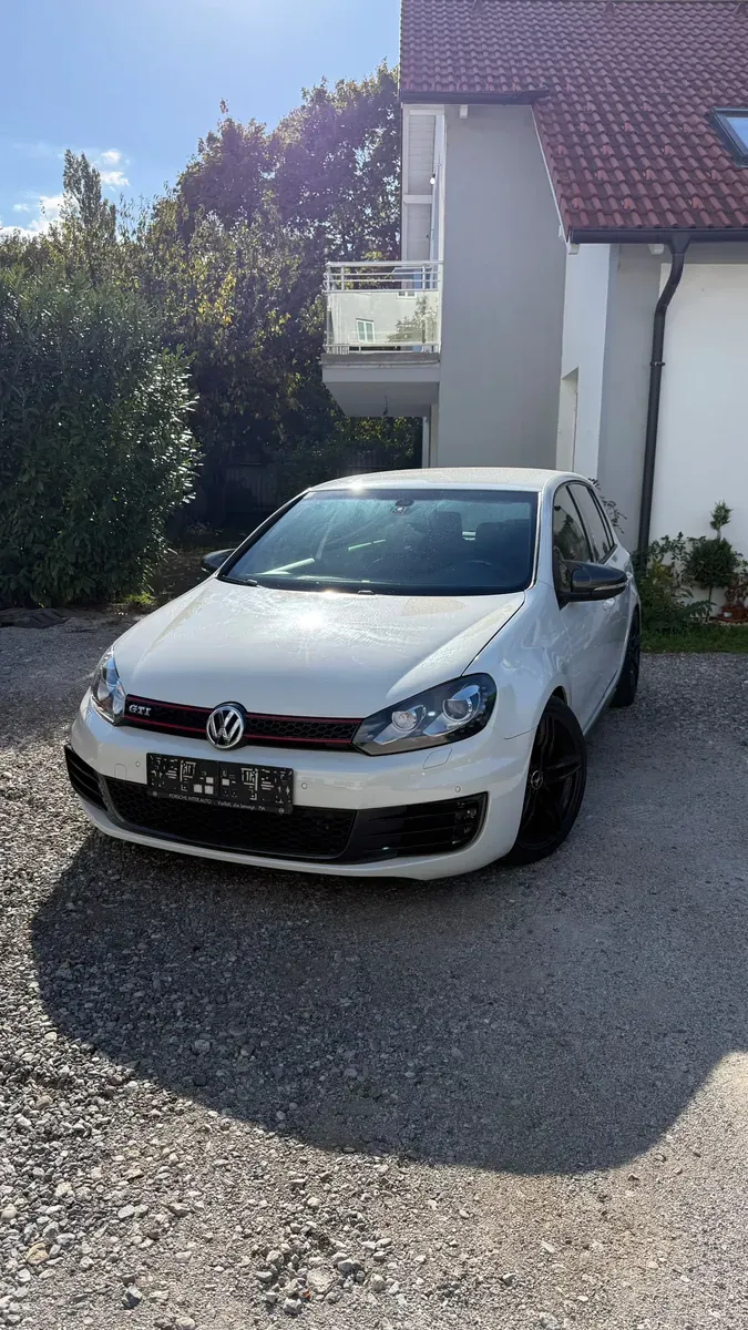 Volkswagen Golf 2012 photo 2