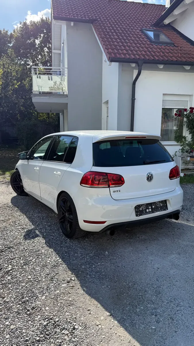 Volkswagen Golf 2012 photo 3