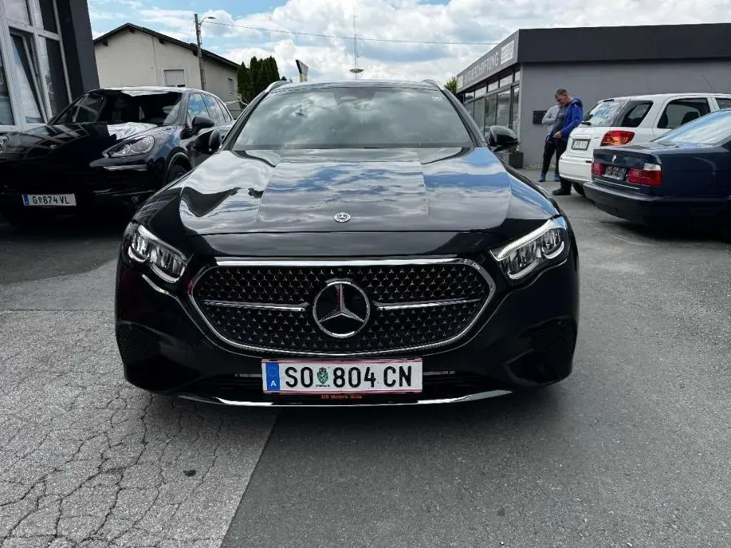 Mercedes-Benz E-Class 2024 photo 2