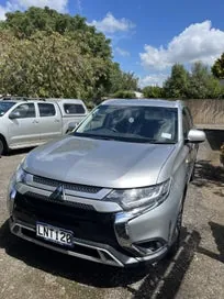 Mitsubishi Outlander 2018 photo 2