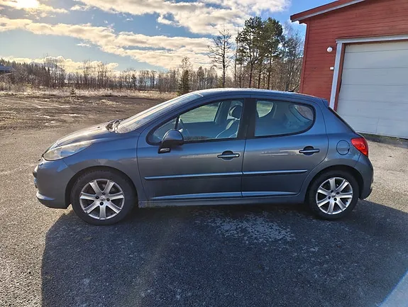 Peugeot 207 2007 photo 2