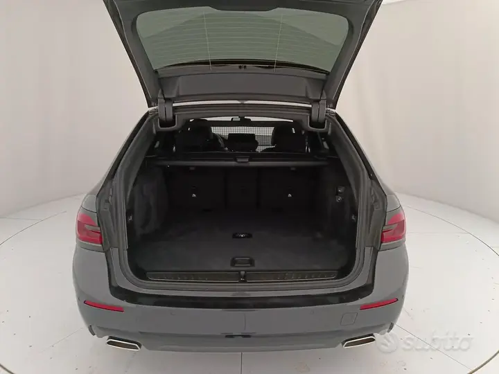 BMW 520D Touring 2024 photo 5