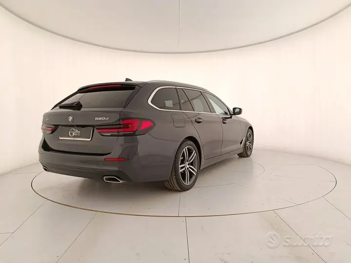 BMW 520D Touring 2024 photo 3