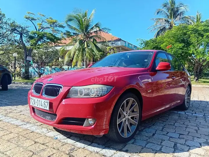 BMW 3 Series 2011 photo 2