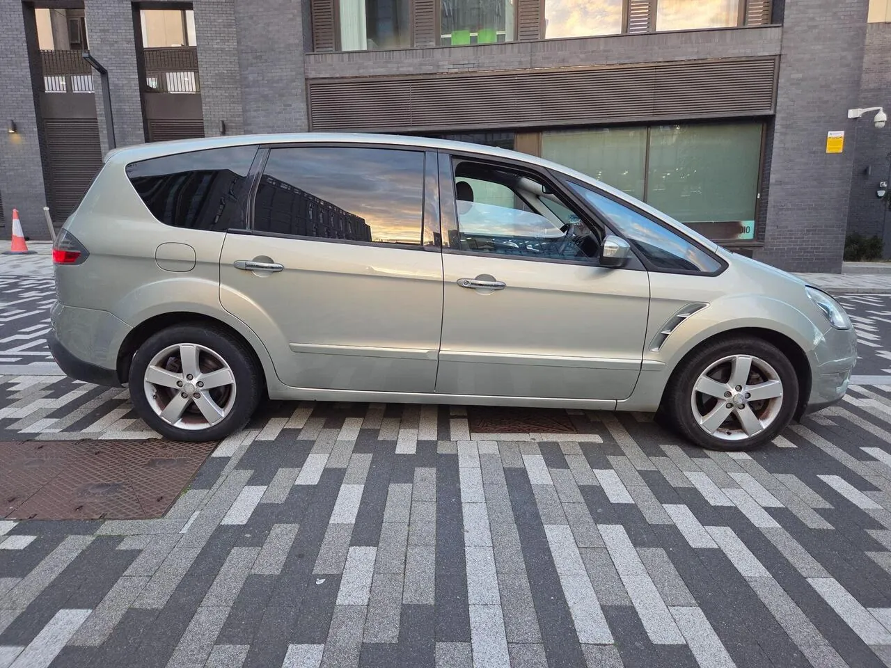 Ford S-Max 2009 photo 4
