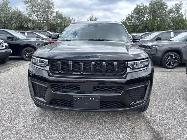 Jeep Grand Cherokee 2026 photo 2
