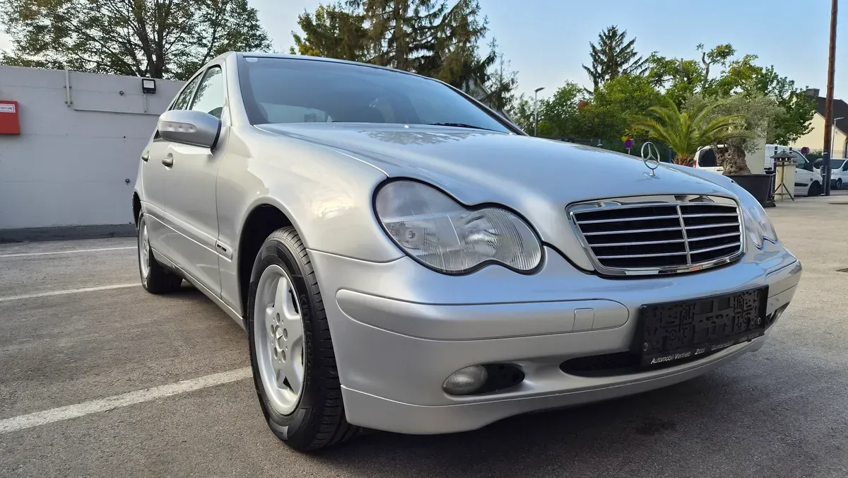 Mercedes-Benz C-Class 2002 photo 2