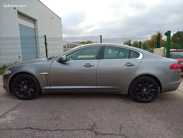Jaguar Xf 2011 photo 3