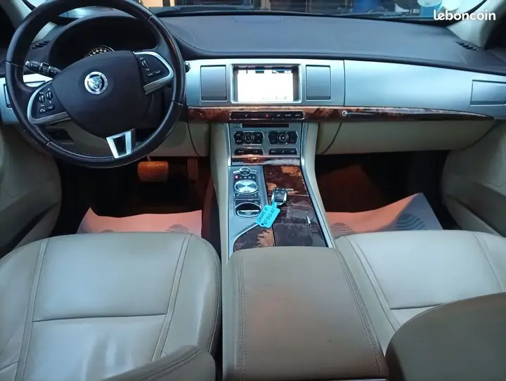 Jaguar Xf 2011 photo 5