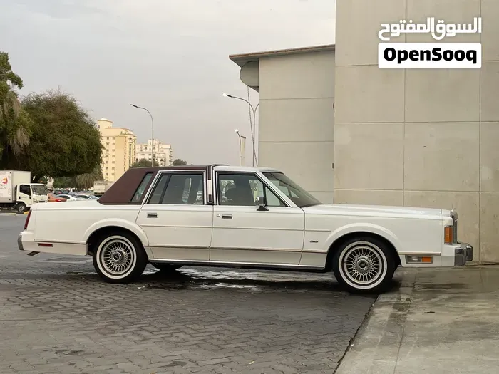 Lincoln Town Car