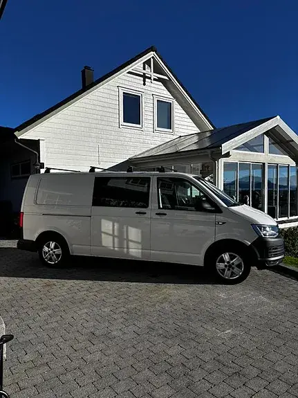 Volkswagen Transporter 2018 photo 2