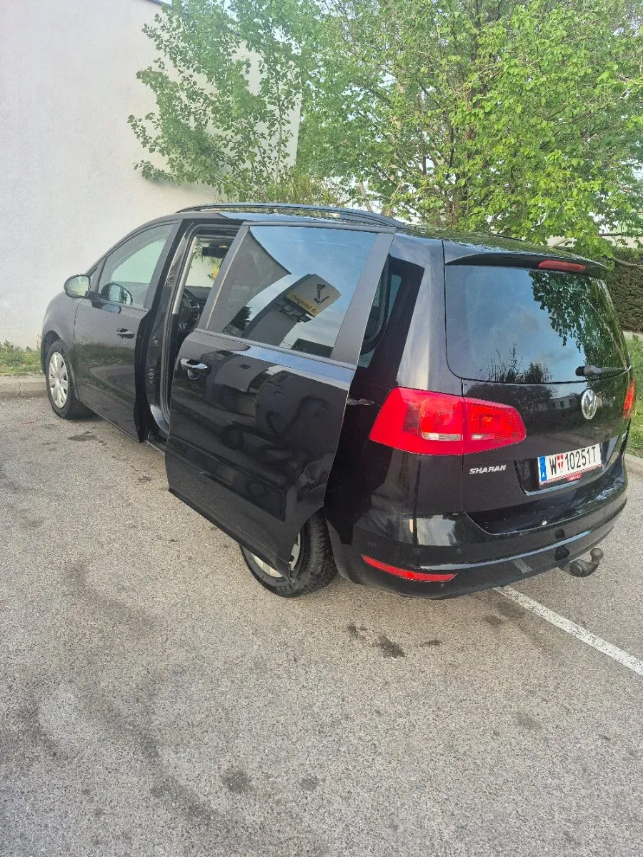 Volkswagen Sharan 2012 photo 2