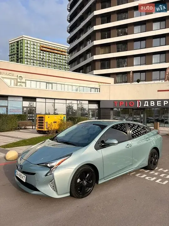 Toyota Prius 2018 photo 2