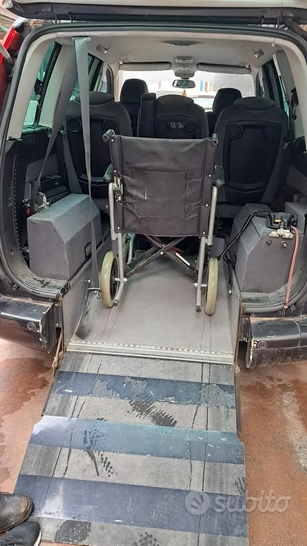 Citroen C8 2010 photo 4