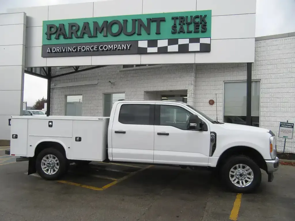 Ford F 350 2023 photo 2