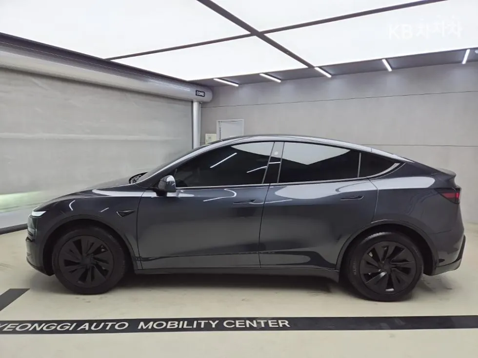 Tesla Model Y 2025 photo 4