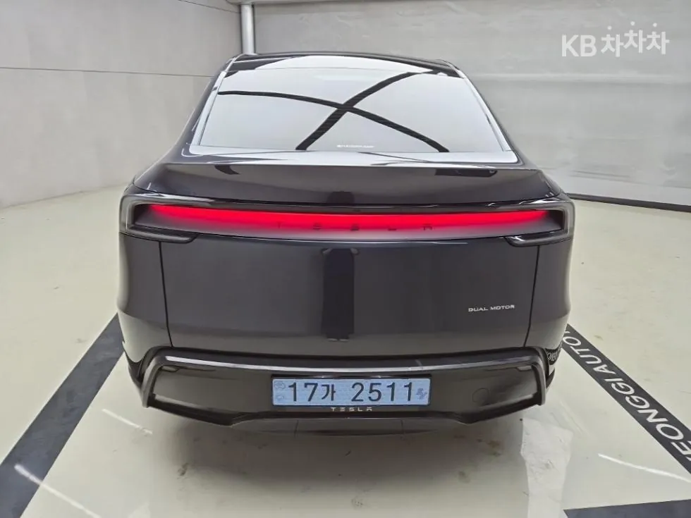 Tesla Model Y 2025 photo 3