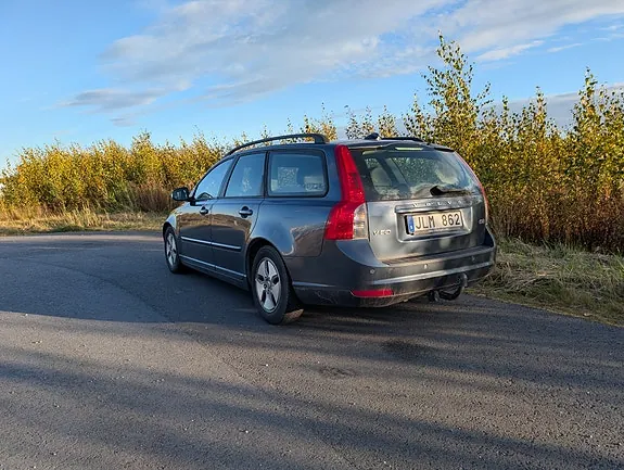 Volvo V50 2011 photo 2