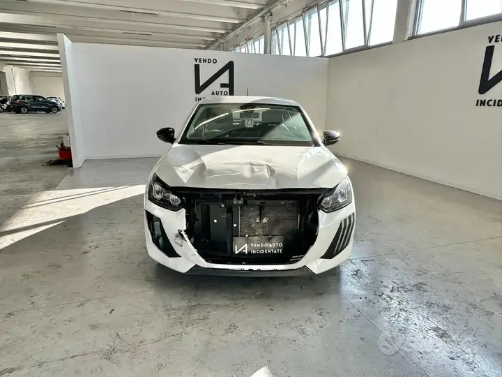 Peugeot 208 2025 photo 2