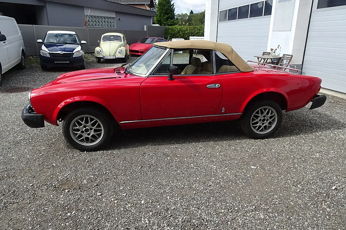 Fiat 124 Spider 1982 photo 2
