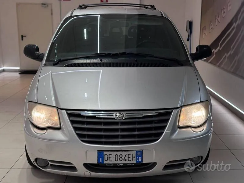 Chrysler Voyager 2006 photo 2
