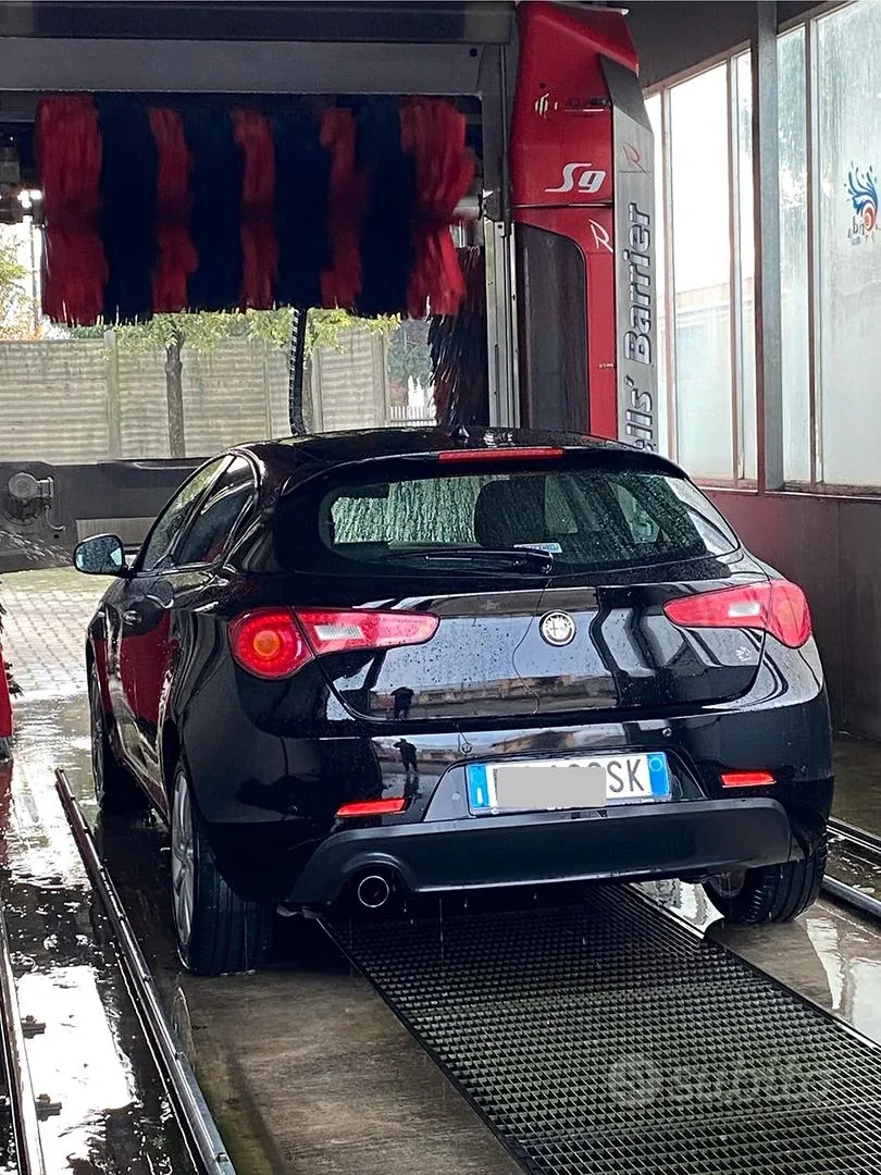 Alfa Romeo Giulietta 2014 photo 2