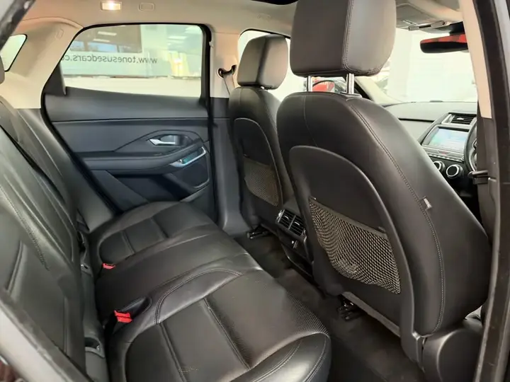 Jaguar E-Pace 2018 photo 5