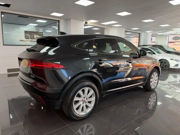 Jaguar E-Pace 2018 photo 2