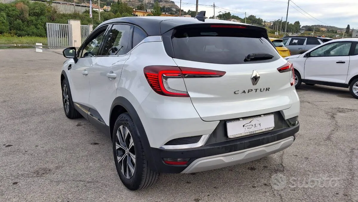 Renault Captur 2023 photo 2