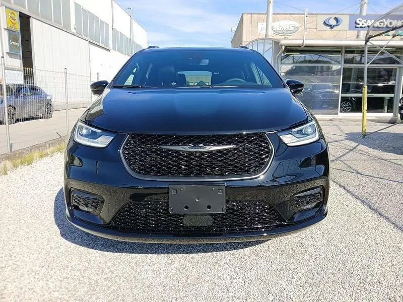 Chrysler Pacifica 2026 photo 3