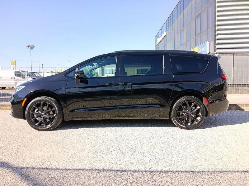 Chrysler Pacifica 2026 photo 5