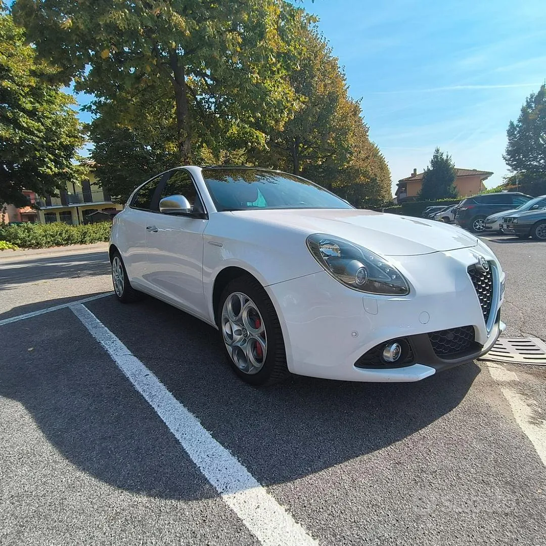 Alfa Romeo Giulietta 2016 photo 2