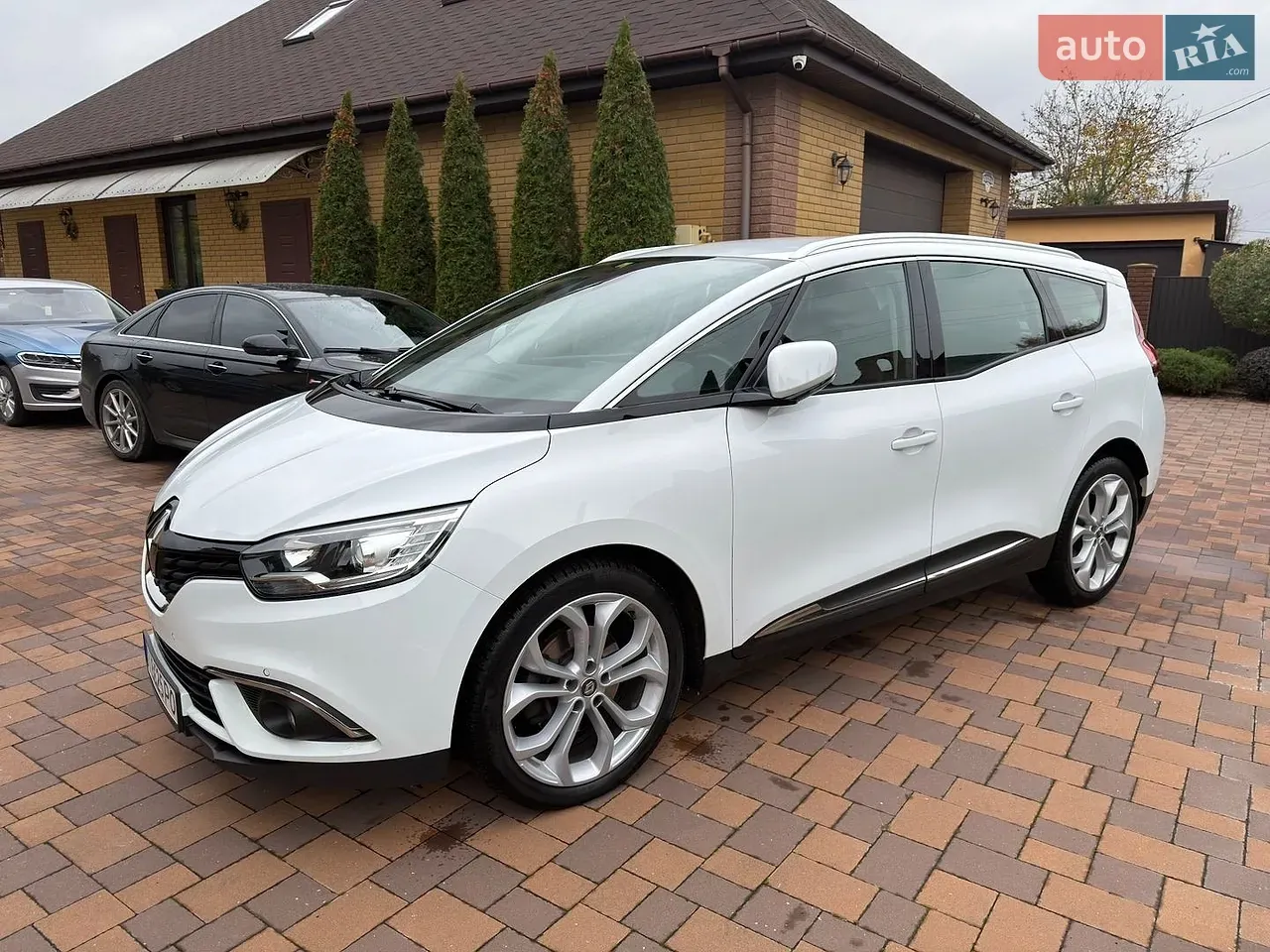 Renault Scenic 2018 photo 2