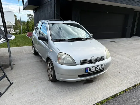 Toyota Yaris 2002 photo 2
