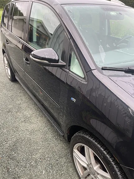 Volkswagen Touran 2010 photo 2