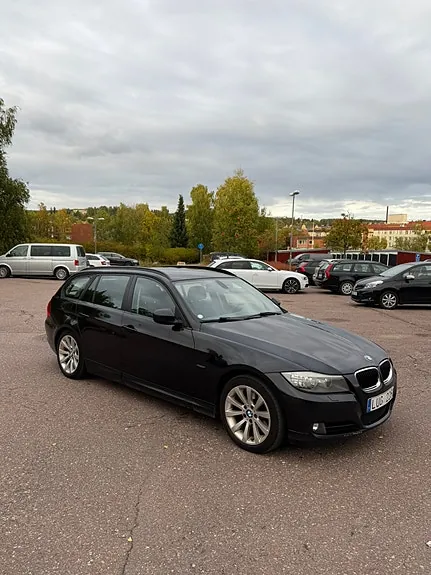 BMW 318D 2012 photo 2