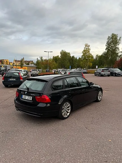 BMW 318D 2012 photo 3