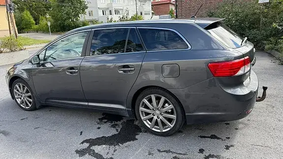 Toyota Avensis 2012 photo 4