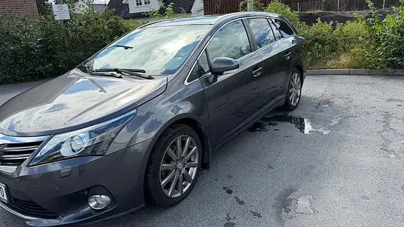 Toyota Avensis 2012 photo 2