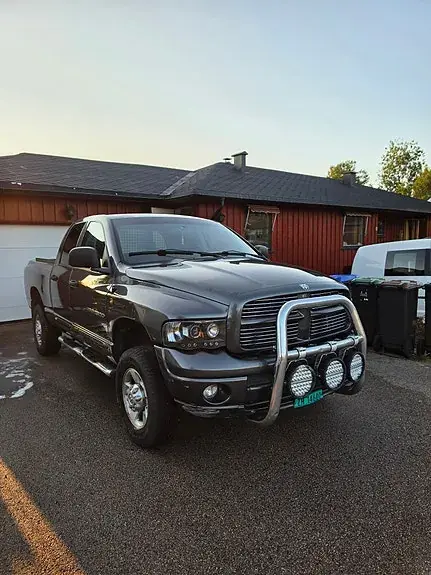 Dodge Ram 2004 photo 2