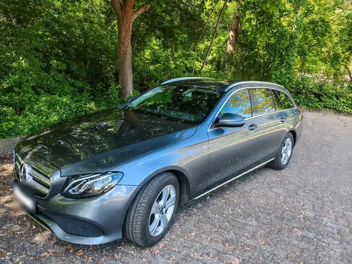 Mercedes-Benz E220