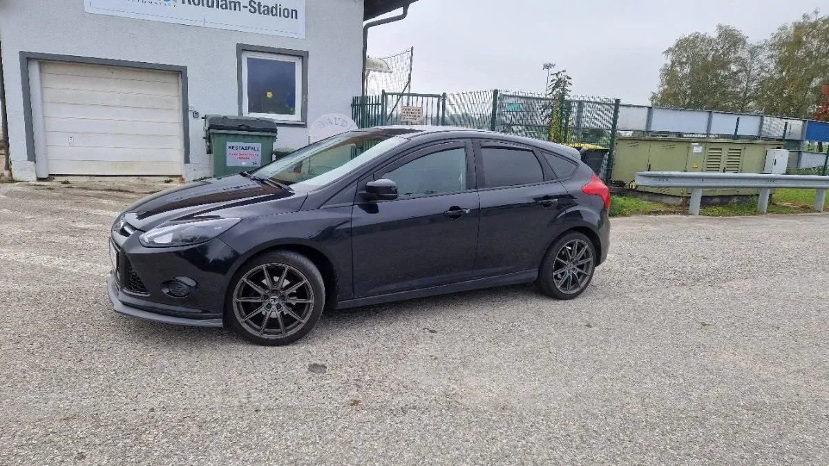 Ford Focus 2012 photo 2