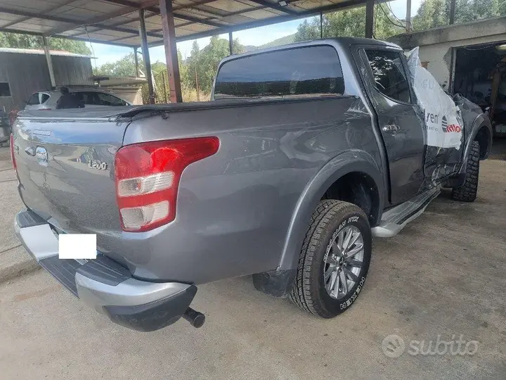 Mitsubishi L200 2017 photo 2