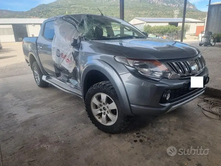 Mitsubishi L200 2017 photo 4