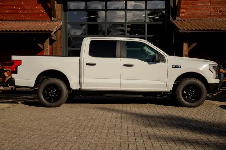 Ford F-150 Lightning Pro 2026 photo 3