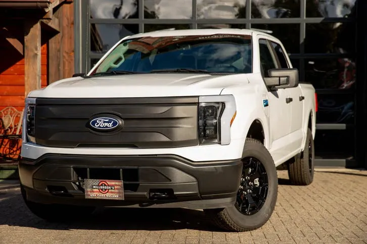 Ford F-150 Lightning Pro 2026 photo 2