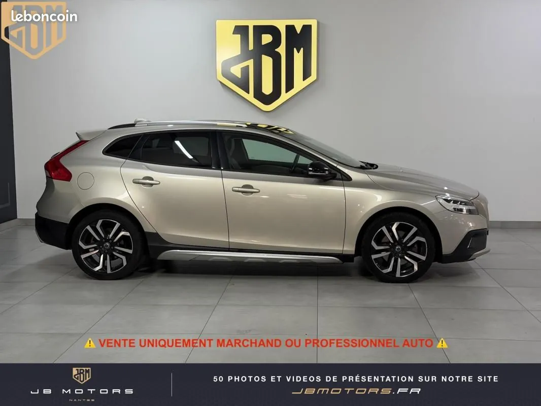 Volvo V40 Cross Country 2016 photo 2