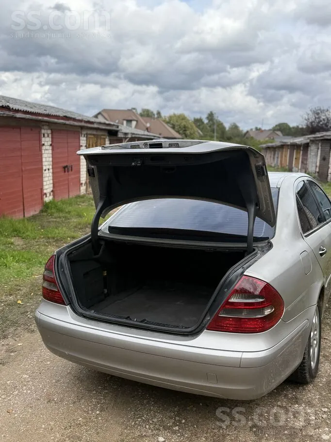 Mercedes-Benz E270 2002 photo 5