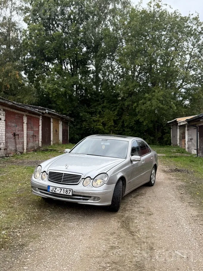 Mercedes-Benz E270 2002 photo 4